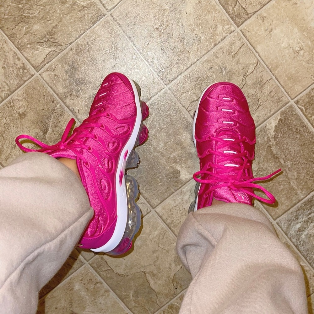 Vapormax Plus ‘Fireberry’ 🔥
